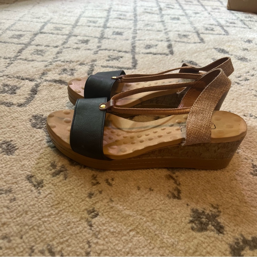 Malu Wedges - Picture 2 of 5